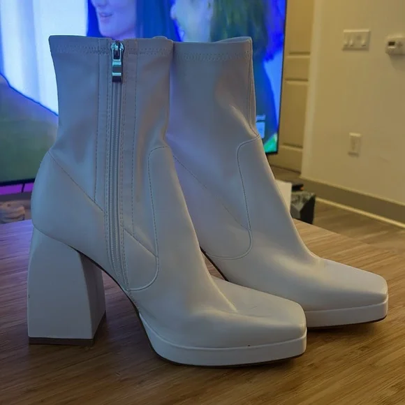 Princess Polly - Picture 2 of 2